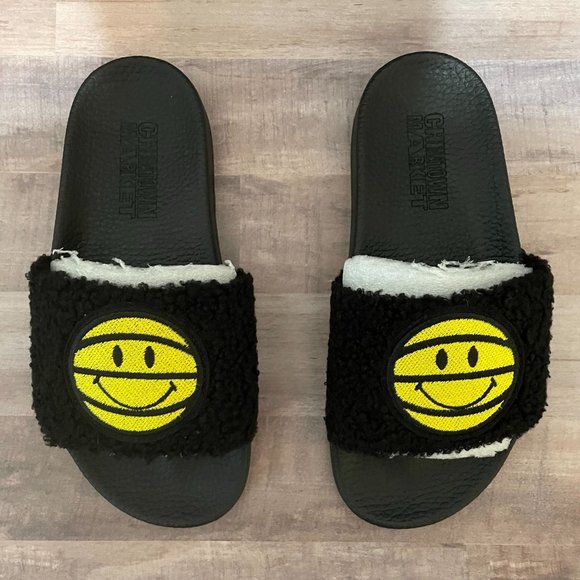 CTM Slides Sandals Big Kids Black Fuzzy Sz 4 Smiley SHIPS ASAP NEW IN BOX Summer - Picture 5 of 8